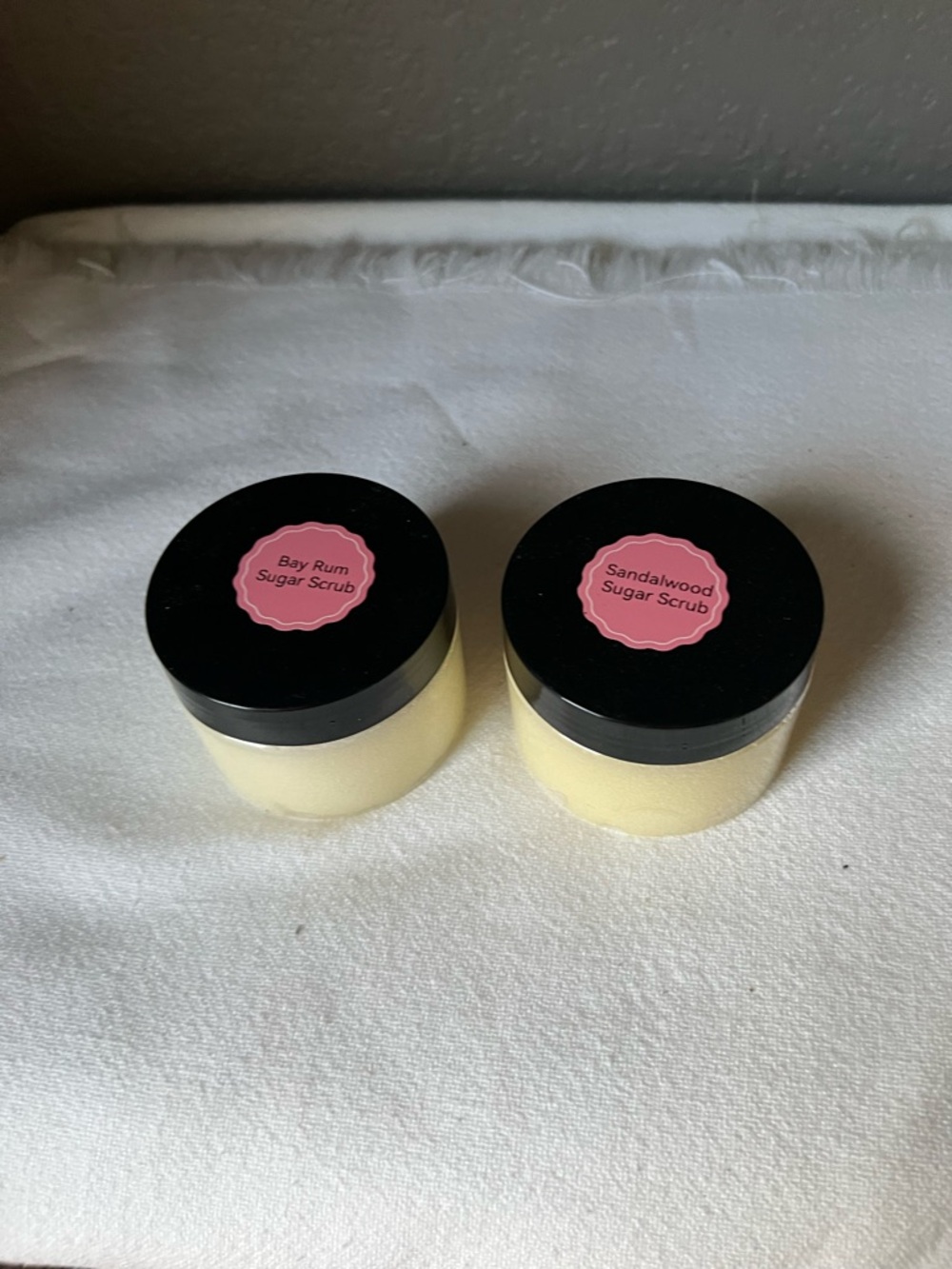 Sandalwood & Bay Rum Sugar Scrub - Gentle Exfoliating Body Scrub (Yellow) - Picture 4 of 9